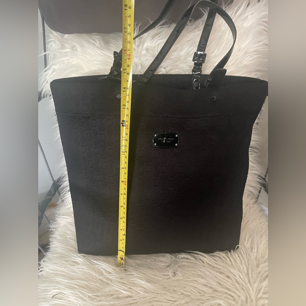 Michael Kors Large Quilted Neoprene Bag - Picture 12 of 14